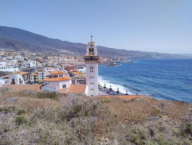 Basílica y costa de Candelaria / Candelaria basilica and coast
