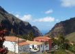 Caserío de Masca con palmeras, barranco y mar al fondo