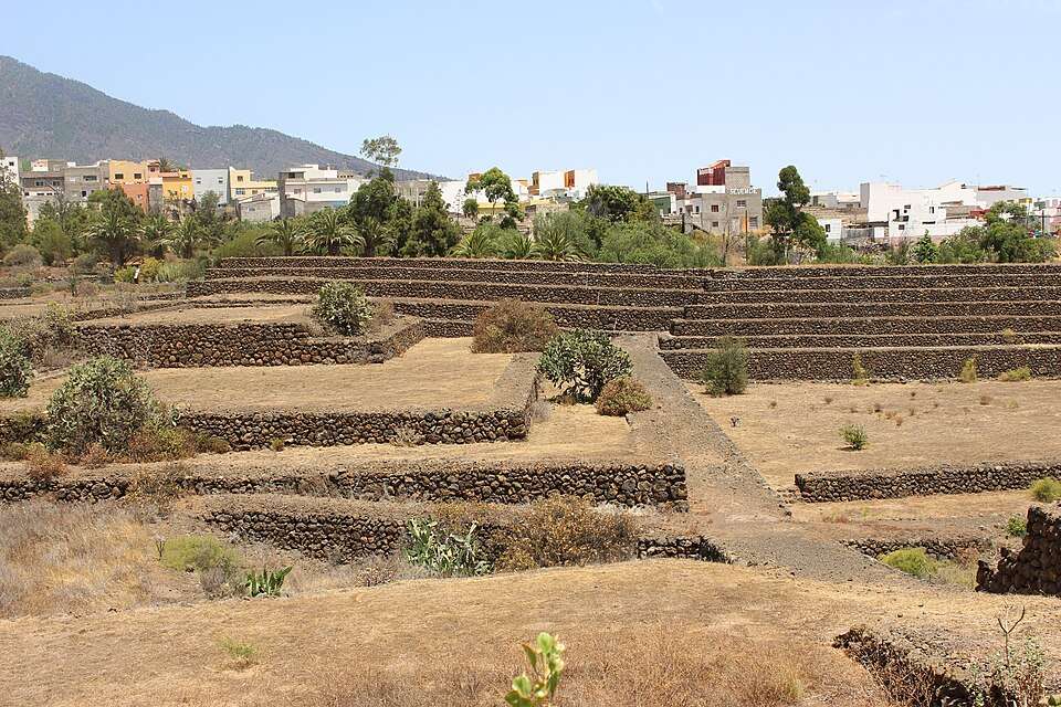 Construcciones escalonadas de piedra del Parque Etnográfico Pirámides de Güímar