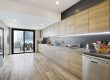 Cocina de Villa Dolce Vita con encimera y salida al comedor exterior